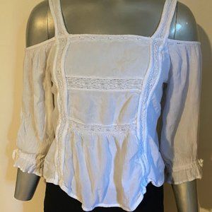 White American Eagle Long-Sleeve top